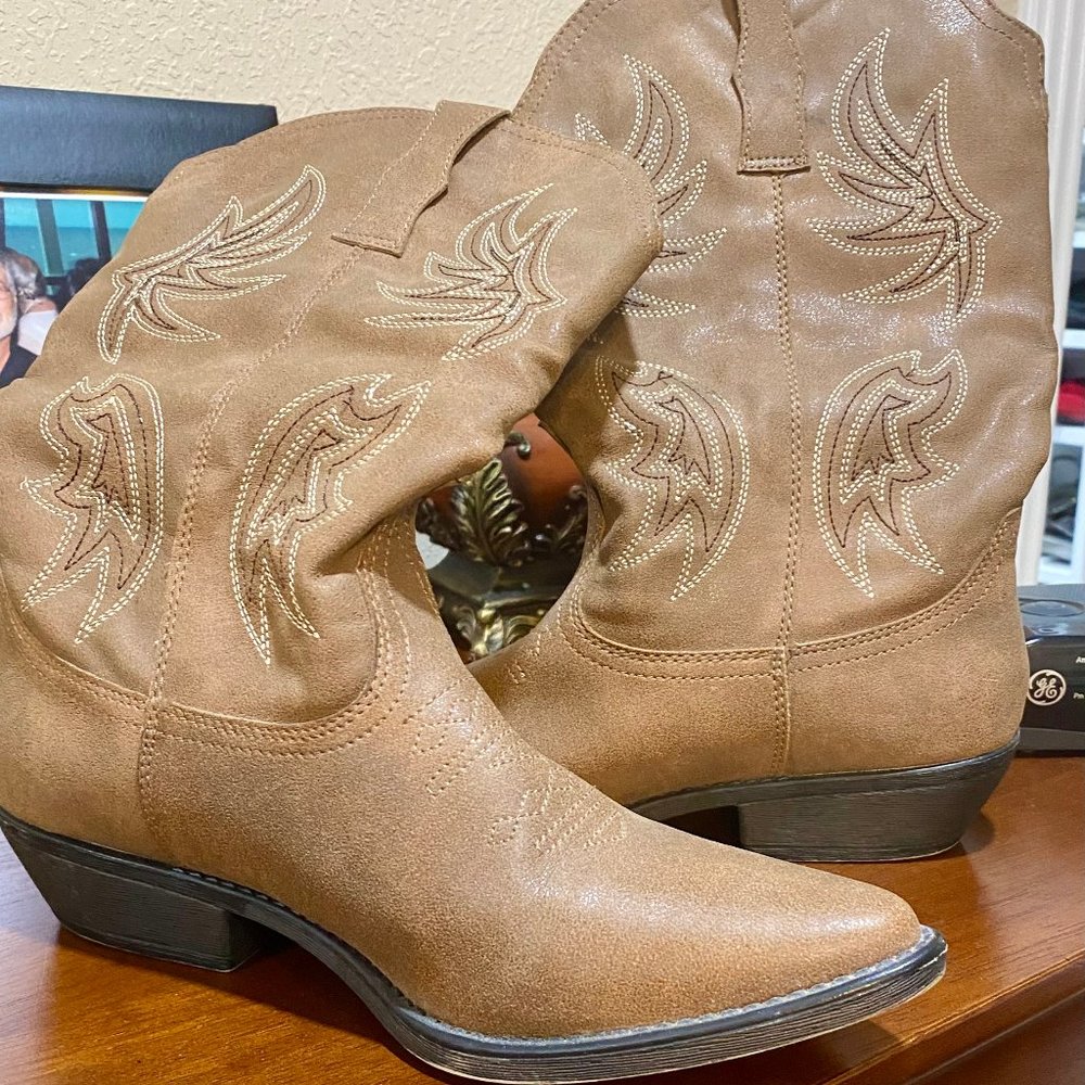 AZ Dewey 10-med cowgirl boots